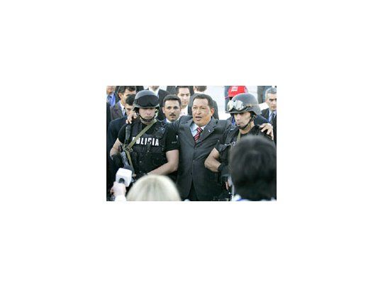 Chávez amenazó con acciones militares si gana la oposición en una provincia