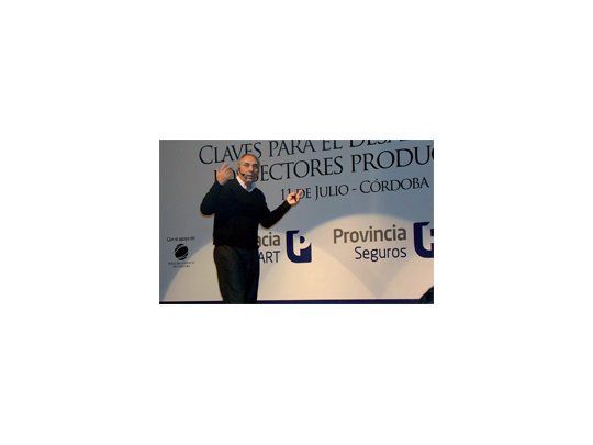 ElTanodiocátedra. Marcelo Loffreda brindó una charla en Córdoba y luego se prestó al diálogo con AlRugby. No descarta dirigir otra vez a Los Pumas.