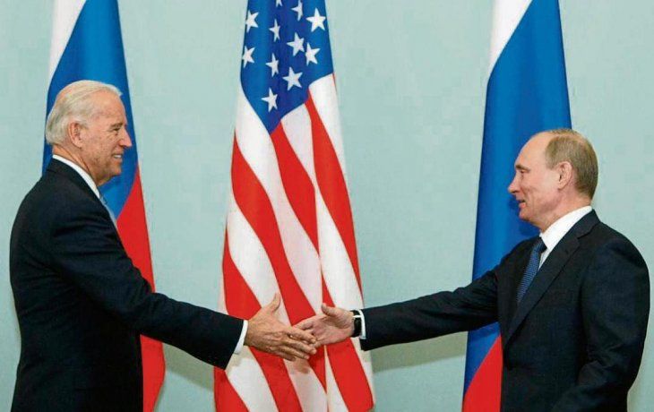 Joe Biden y Vladímir Putin.