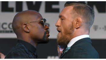 Mayweather y McGregor en el último cara a cara que tuvieron antes de la pelea.