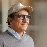 Este empresario apostó por la industria del yogur y se convirtió en uno de los multimillonarios más importantes del sector. Este empresario apostó por la industria del yogur y se convirtió en uno de los multimillonarios más importantes del sector.