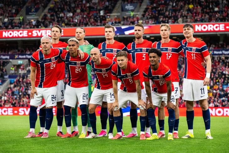 En el partido entre Suecia y Noruega se implementó la nueva regla que sanciona infracción por demorar más de 10 segundos un saque de banda. En el partido entre Suecia y Noruega se implementó la nueva regla que sanciona infracción por demorar más de 10 segundos un saque de banda.