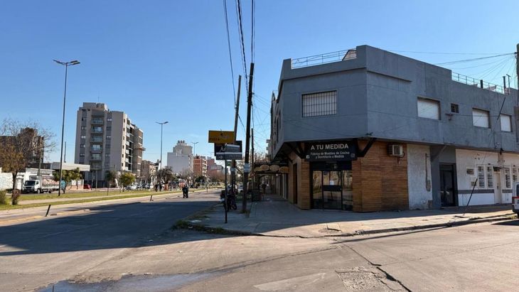 Ingeniero Brian al 2100 e intersección Avenida J. D. Perón en el partido de Haedo, en el oeste del GBA Ingeniero Brian al 2100 e intersección Avenida J. D. Perón en el partido de Haedo, en el oeste del GBA