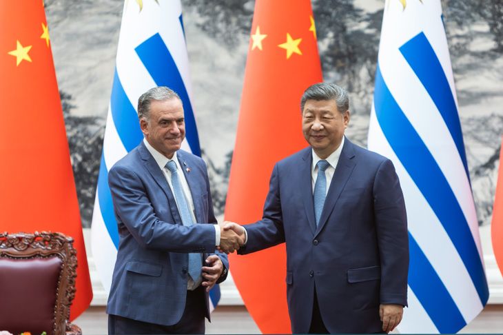 Yamandú Orsi y Xi Jinping. Yamandú Orsi y Xi Jinping.