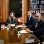 Karina Milei encabezó un encuentro con Leandro Zdero en la Casa Rosada. Karina Milei encabezó un encuentro con Leandro Zdero en la Casa Rosada.