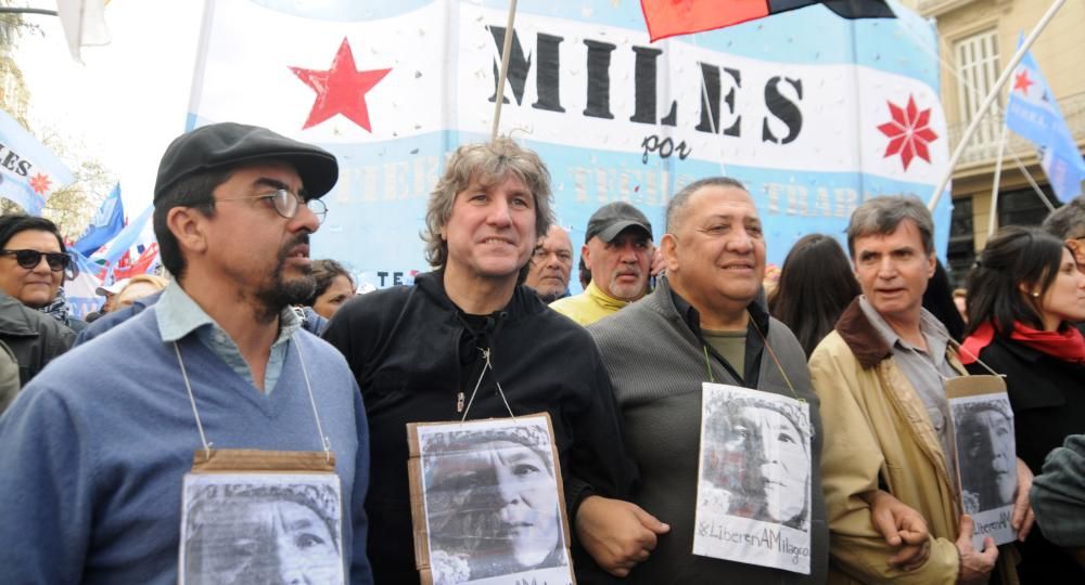 Masiva Marcha Federal en Plaza de Mayo contra ajuste y despidos (foto 11)
