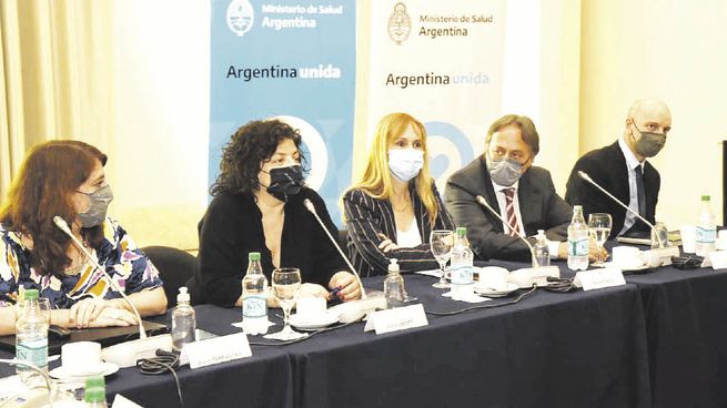 Acuerdo. En la reunión del Cofesa de la semana pasada, Vizzotti y sus pares provinciales dejaron abierta la posibilidad de aplicar pases sanitarios para incentivar la vacunación.