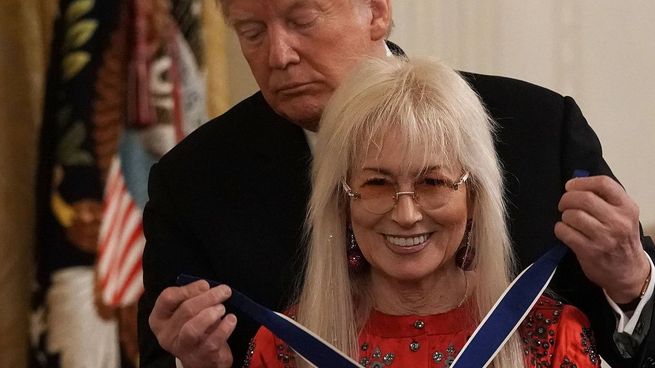 El nombre de Miriam Adelson ya no se lee solo en las columnas financieras: también aparece detrás de embajadas, campañas presidenciales y giros históricos en la diplomacia internacional.