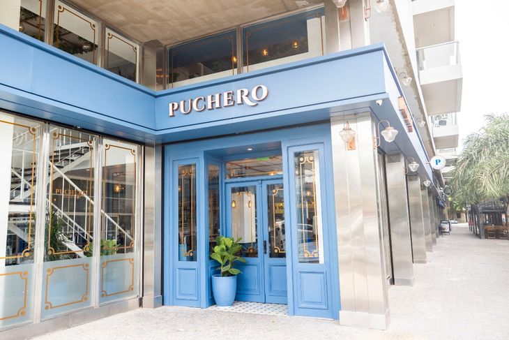 Una cantina moderna que mezcla nostalgia con innovación culinaria.