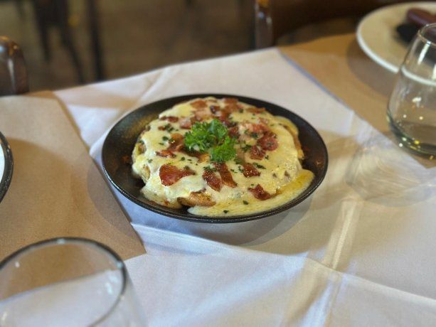 Para acompañar se recomiendan algunas de sus casi veinte etiquetas de vinos. Para acompañar se recomiendan algunas de sus casi veinte etiquetas de vinos.