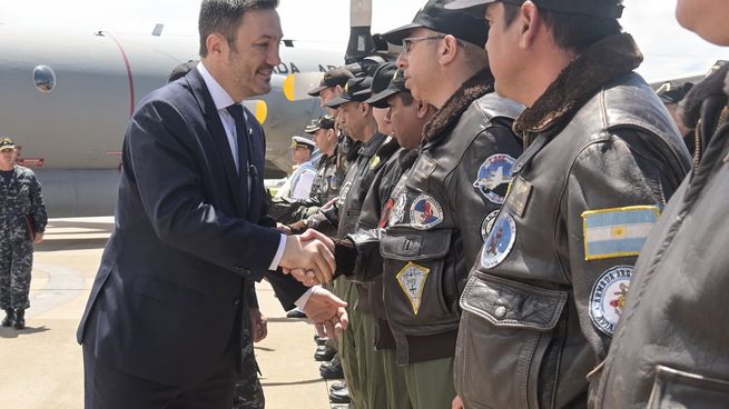 Luis Petri encabezó un acto tras la compra de dos P-3C Orion.