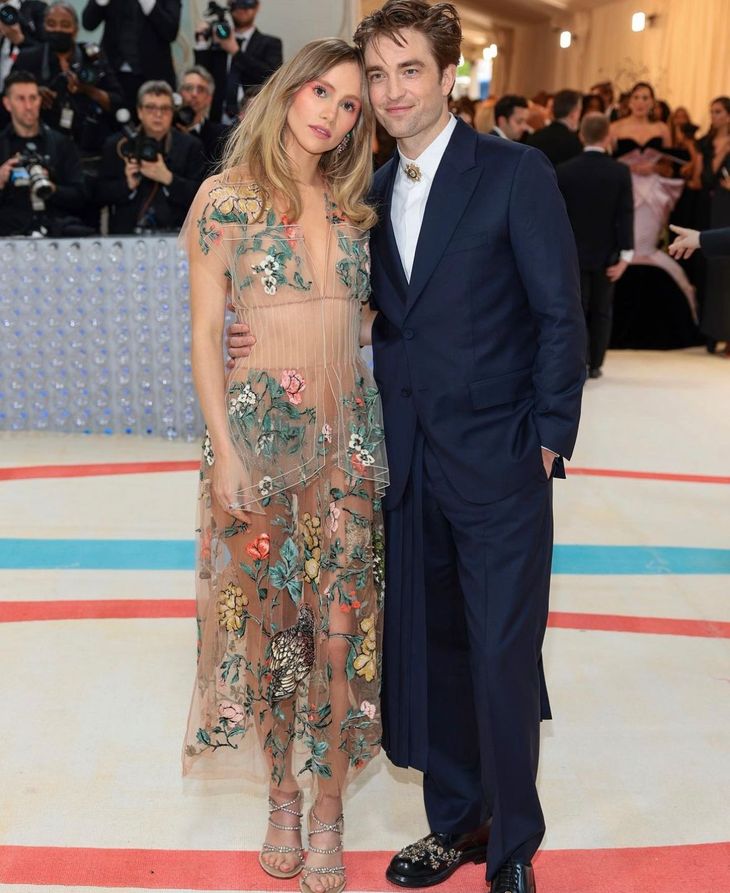 Robert Pattinson y Suki Waterhouse