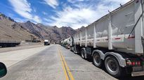 Preocupación de la Cámara de Exportadores por los tres mil camiones varados en la frontera con Chile