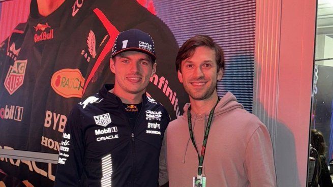 El piloto mexicano de la NASCAR, Daniel Suárez, puede presumir de conocer muy bien al tetracampeón del mundo de Fórmula 1, Max Verstappen, pues son cuñados.