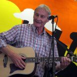 Garry fue miembro junto a Lennon y McCartney de la banda que antecedio a los Beatles. Garry fue miembro junto a Lennon y McCartney de la banda que antecedio a los Beatles.