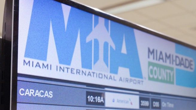 Un avión comercial de pasajeros despegó de Estados Unidos con destino a Venezuela este jueves por la mañana, por primera vez en casi siete años.