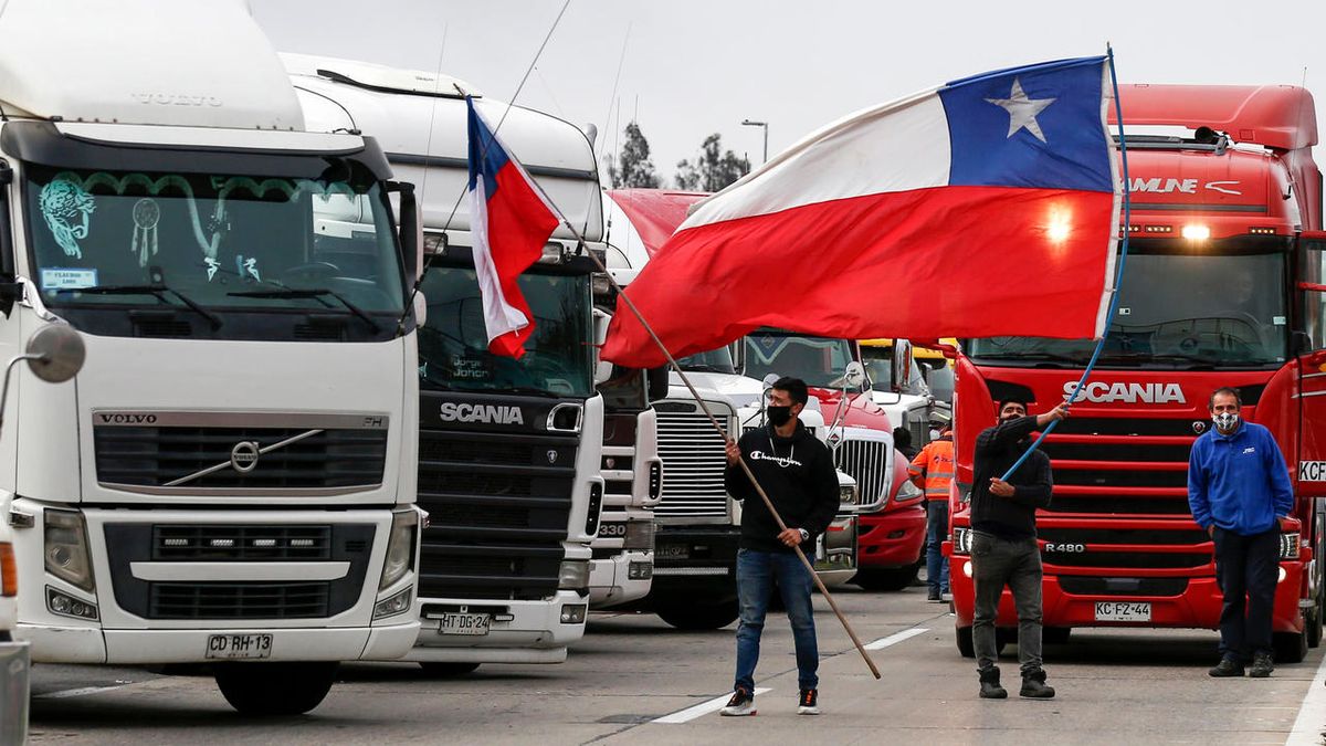 Paro de camioneros en Chile: Boric asegura que aplicará "toda la firmeza de la ley"
