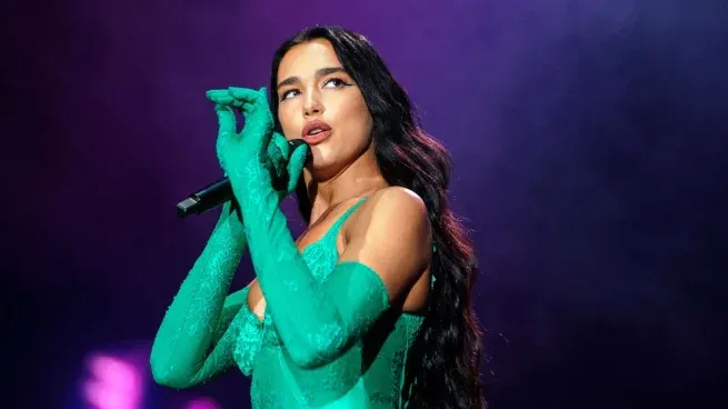 Dua Lipa será una de las artistas que estará presente.