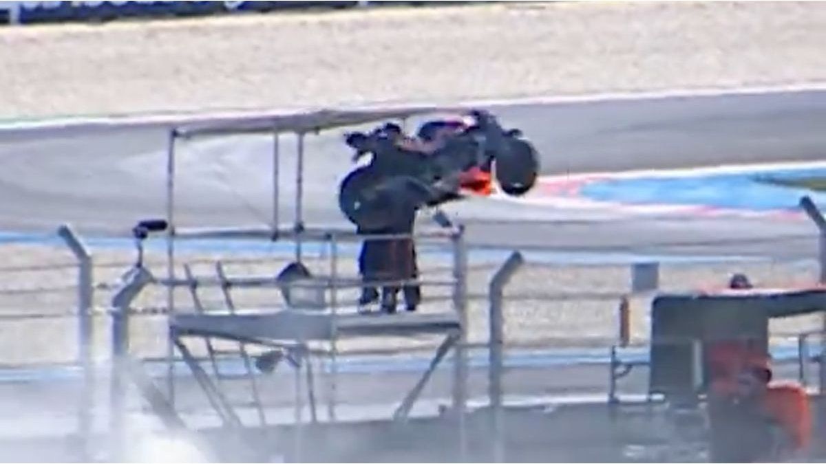 Serious accident at the MotoGP in Hungary: Pedro Acosta got out of control, his motorcycle flew through the air and hit a cameraman