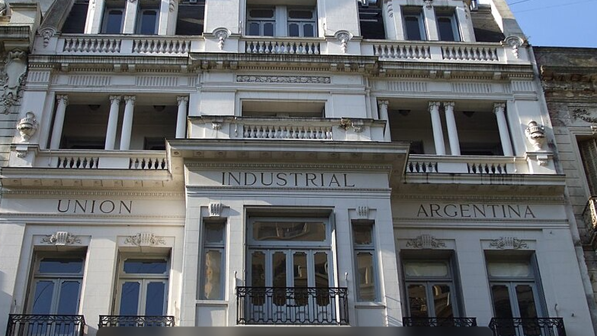 The UIA, concerned about the commercial war, asked the government to protect the domestic market