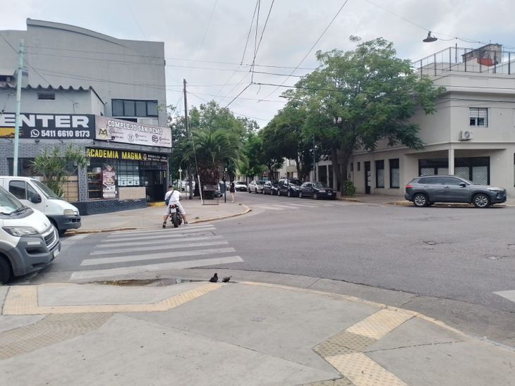 Esquina de Nogoyá y Bermúdez, en Villa Devoto, con actividad comercial y residencial a pocas cuadras del penal, una de las zonas que concentra expectativas de revalorización ante la salida del establecimiento penitenciario Esquina de Nogoyá y Bermúdez, en Villa Devoto, con actividad comercial y residencial a pocas cuadras del penal, una de las zonas que concentra expectativas de revalorización ante la salida del establecimiento penitenciario