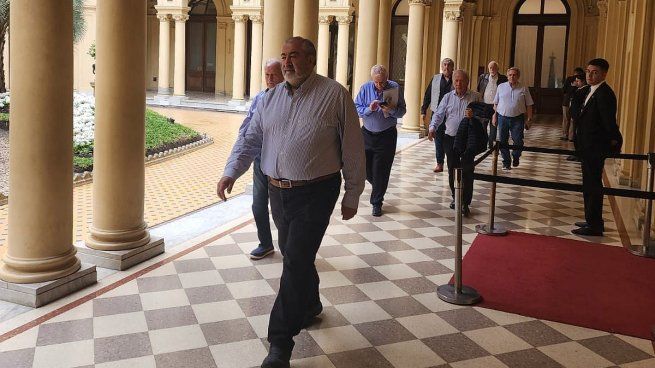 Los representantes de la CGT al ingresar a la reunión en Casa Rosada