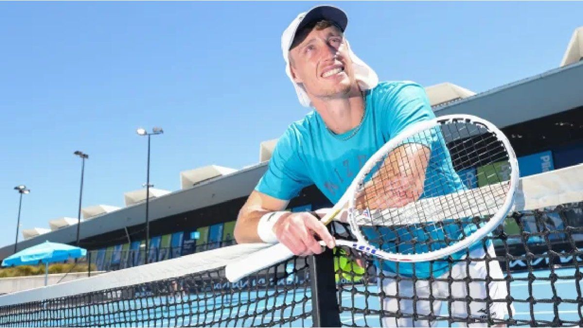 Incredible: he lost the match-point, hit the judge with a ball and was disqualified