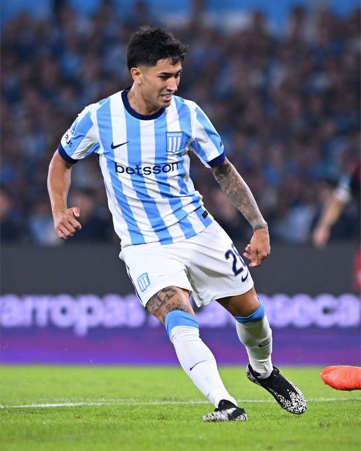 Racing comenzó a ser equipado este domingo por la marca Nike, que manda entre los sponsors técnicos de la Copa Sudamericana. Racing comenzó a ser equipado este domingo por la marca Nike, que manda entre los sponsors técnicos de la Copa Sudamericana.