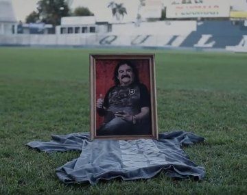 Divididos lanzó un video en homenaje a su mánager, tras darse a conocer su muerte este viernes.