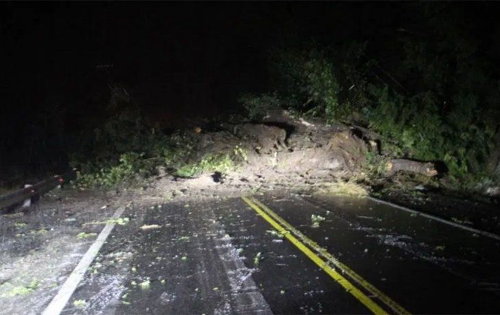Impactante alud en Villa La Angostura sobre la ruta 40