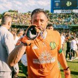 Carranza se retiró tras convertirse en el futbolista más longevo en disputar un partido oficial en Primera División. Carranza se retiró tras convertirse en el futbolista más longevo en disputar un partido oficial en Primera División.