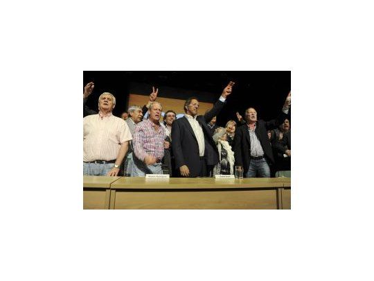 Ante sindicalistas, Scioli prometió eliminar escalas de asignaciones familiares