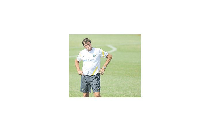 Julio Falcioni pidió respeto para Boca y dijo que en su equipo «ninguno se hace echar tontamente a los 20 minutos».