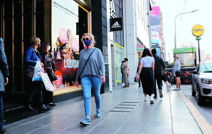 La confianza de los consumidores cayó por segundo mes consecutivo