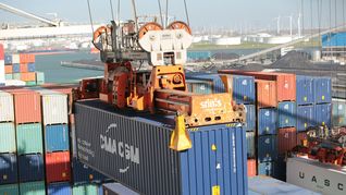 Los precios de los bienes exportados siguen en caída, mientras que en acumulado anual mantienen un crecimiento. Los precios de los bienes exportados siguen en caída, mientras que en acumulado anual mantienen un crecimiento.