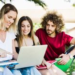 La convocatoria incluye carreras de grado, tecnicaturas, posgrado y programas de perfeccionamiento docente. La convocatoria incluye carreras de grado, tecnicaturas, posgrado y programas de perfeccionamiento docente.
