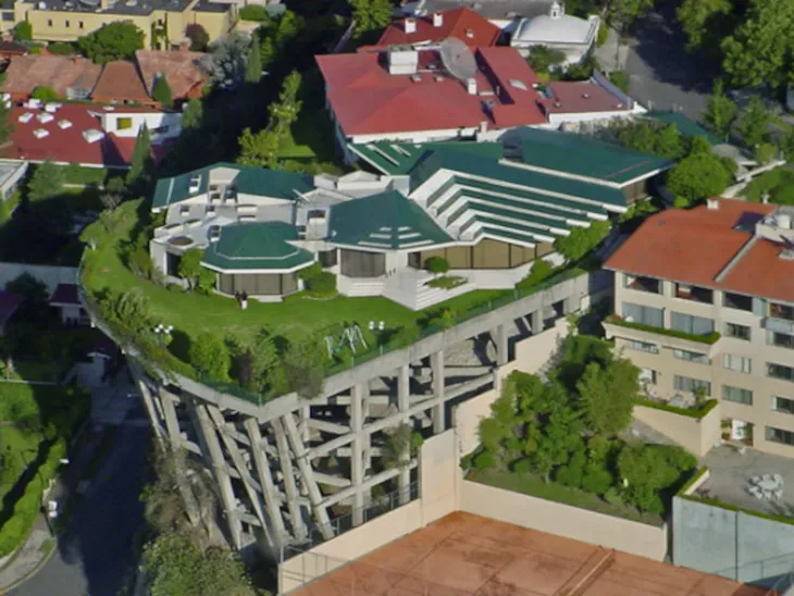 Carlos Slim Helú reside actualmente en Lomas de Chapultepec Carlos Slim Helú reside actualmente en Lomas de Chapultepec