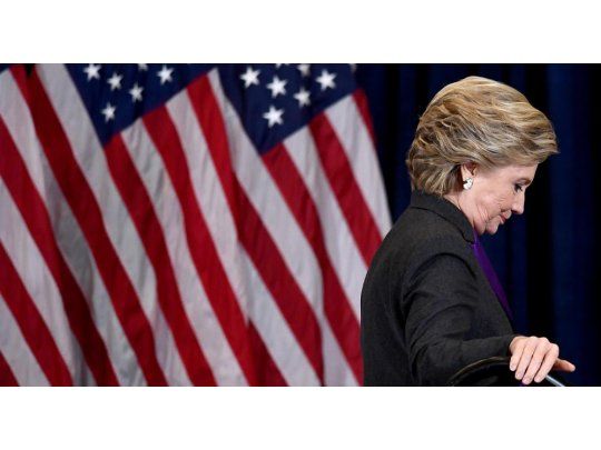 Hillary Clinton acusó al FBI de haber ayudado a su derrota