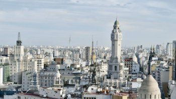 En general, el sueldo de los encargados y sus cargas sociales representan el 50% de la expensa, razón por la que se viró a un formato en los que muchos consorcios decidieron quitar horas extras al personal o redujeron su horario para que el impacto en el pago no sea tan abrumador.