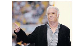 Si bien existe una diferencia económica, Alfio Basile volvería, luego de 14 años, a dirigir a Racing.