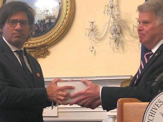 El ministro de Justicia, Germán Garavano, recibió la documentación de manos del archivista de los Estados Unidos, David Ferriero.&nbsp;