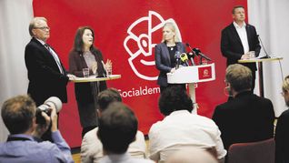 INICIATIVA. El ministro de Defensa, Peter Hultqvist; la canciller, Ann Linde; la primera ministra, Magdalena Andersson, y el jefe del Partido Socialdemócrata de Suecia, Tobias Baudin, brindaron ayer una conferencia de prensa para explicar los avances en el pedido de adhesión a la OTAN,