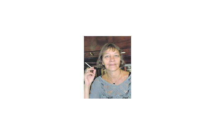Para la autora de la saga de la investigadora Irene Adler, «si la Biblia en sus mandamientos ordena ‘No matarás’, es porque desde el comienzo, desde el asesinato de Abel por su hermano Caín a hoy, no hemos parado de matarnos los unos a los otros».