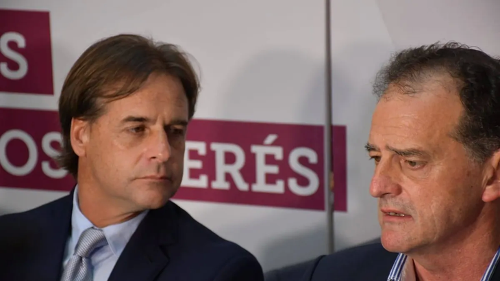 El presidente uruguayo Luis Lacalle Pou y el senador y líder de Cabildo Abierto, Guido Manini Ríos. 