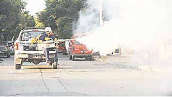 En la provincia de Córdoba ya comenzaron con los trabajos de fumigación, sobre  todo en las áreas cercanas a los hospitales en donde se encuentran internados los infectados.