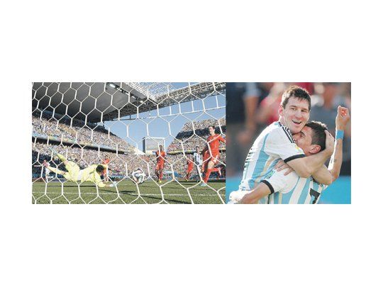 Lionel Messi se cuelga de Ángel Di María festejando el gol.  Al costado se ve que el remate de Di María va a dejar sin chances a Diego Benaglio, que vuela en vano. El delantero argentino palpita el gol, mientras los defensores suizos  miran cómo la pelota ingresa en el arco. Argentina le ganó a Suiza por 1 a 0 en tiempo suplementario y cuando faltaban dos minutos.