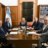 Karina Milei, al frente de la reunión con Alfredo Cornejo y Rogelio Frigerio. Karina Milei, al frente de la reunión con Alfredo Cornejo y Rogelio Frigerio.