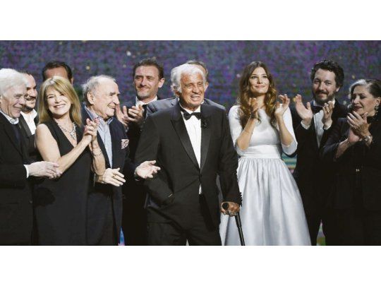 A LOS 83 AÑOS. Jean Paul Belmondo, en condiciones físicas deterioradas, recibió el aplauso del auditorio que asistió a los César.
