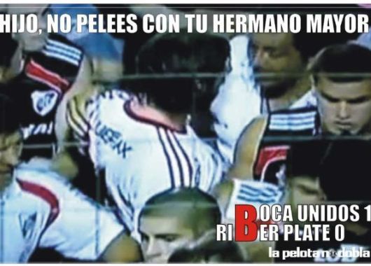 Los afiches que Boca le dedicó a River.