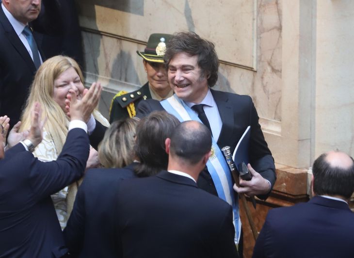 Javier Milei, celebrado por los propios: una imagen que se fortalece. Javier Milei, celebrado por los propios: una imagen que se fortalece.